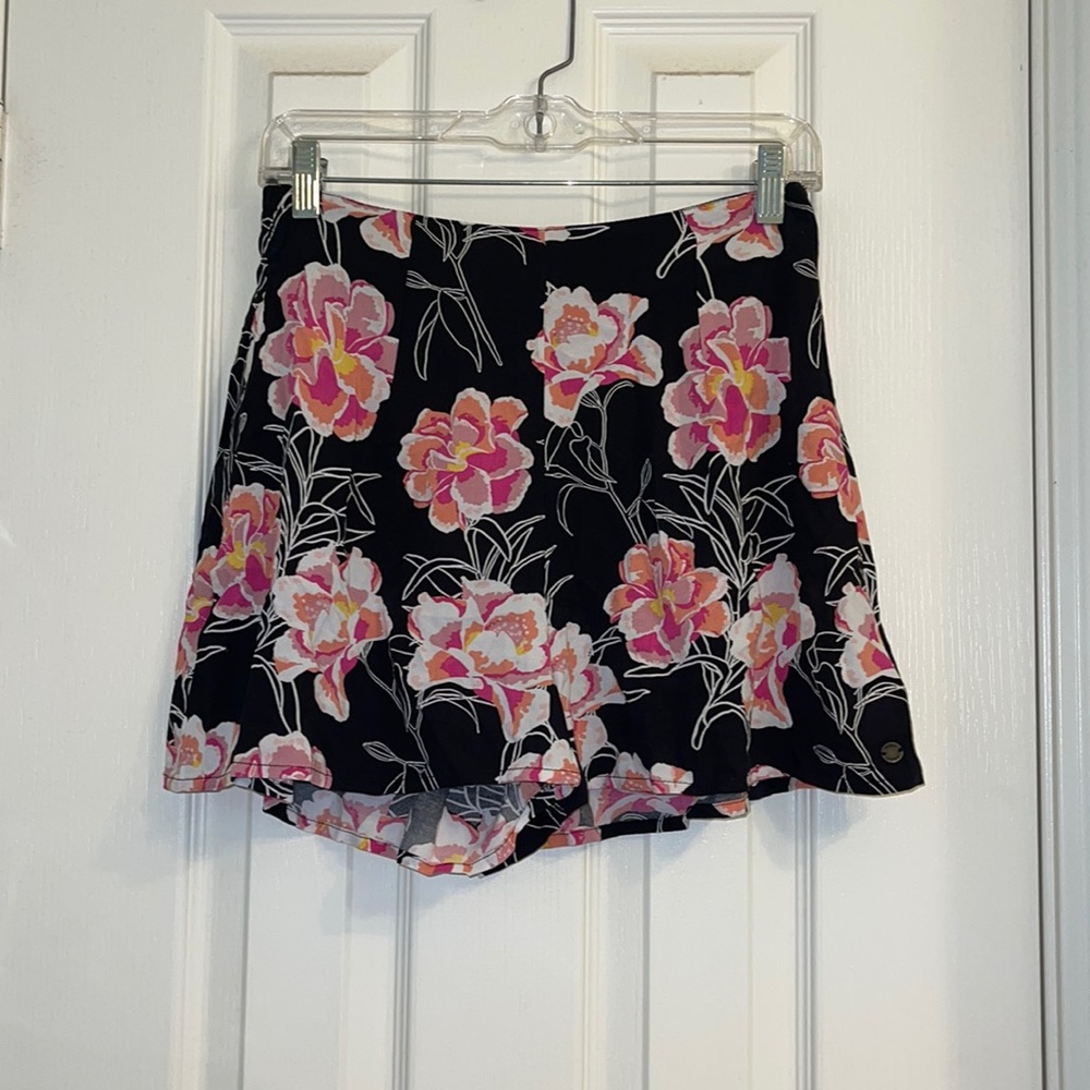 Flower roxy shorts
